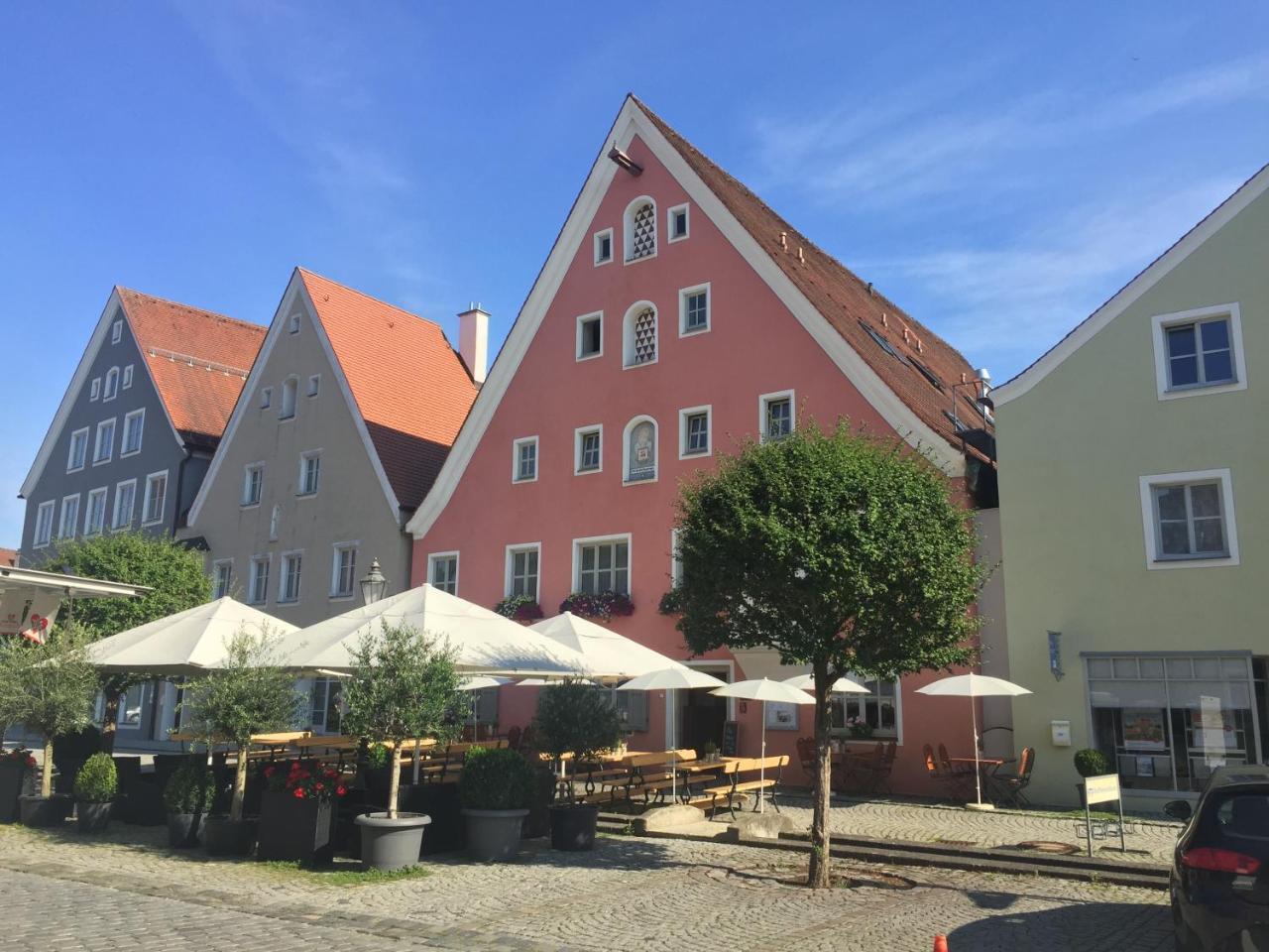 Hotel-Gasthof Blaue Traube E.K. Berching Exterior foto